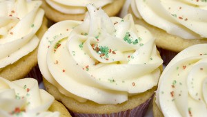 CUPCAKES DE EGGNOG  (ROMPOPE)